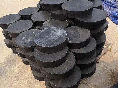 定日县板式橡胶支座由若干层橡胶片与薄钢板经加压硫化